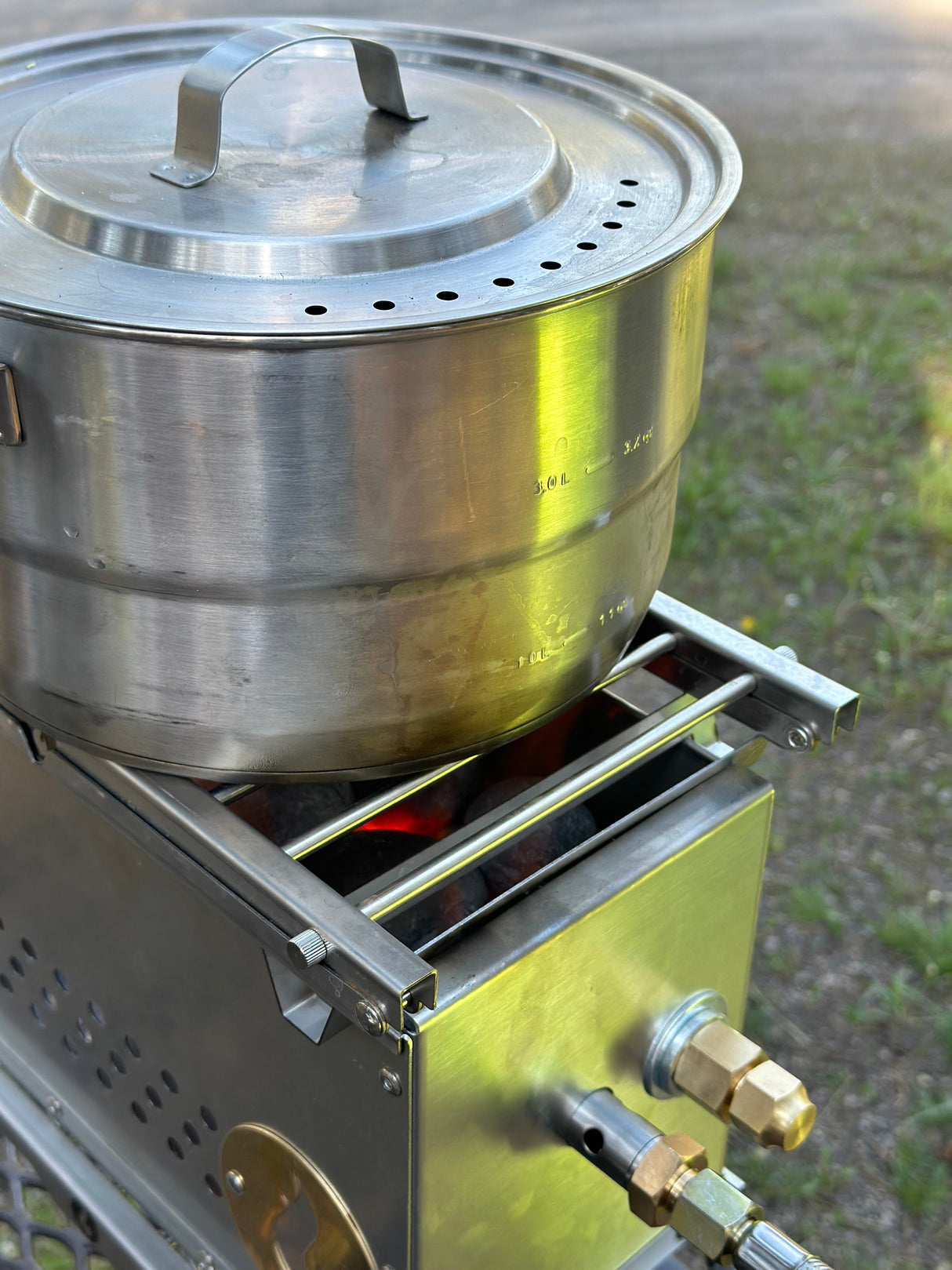 Over Under Grill Thingy: Stand and Grill In One