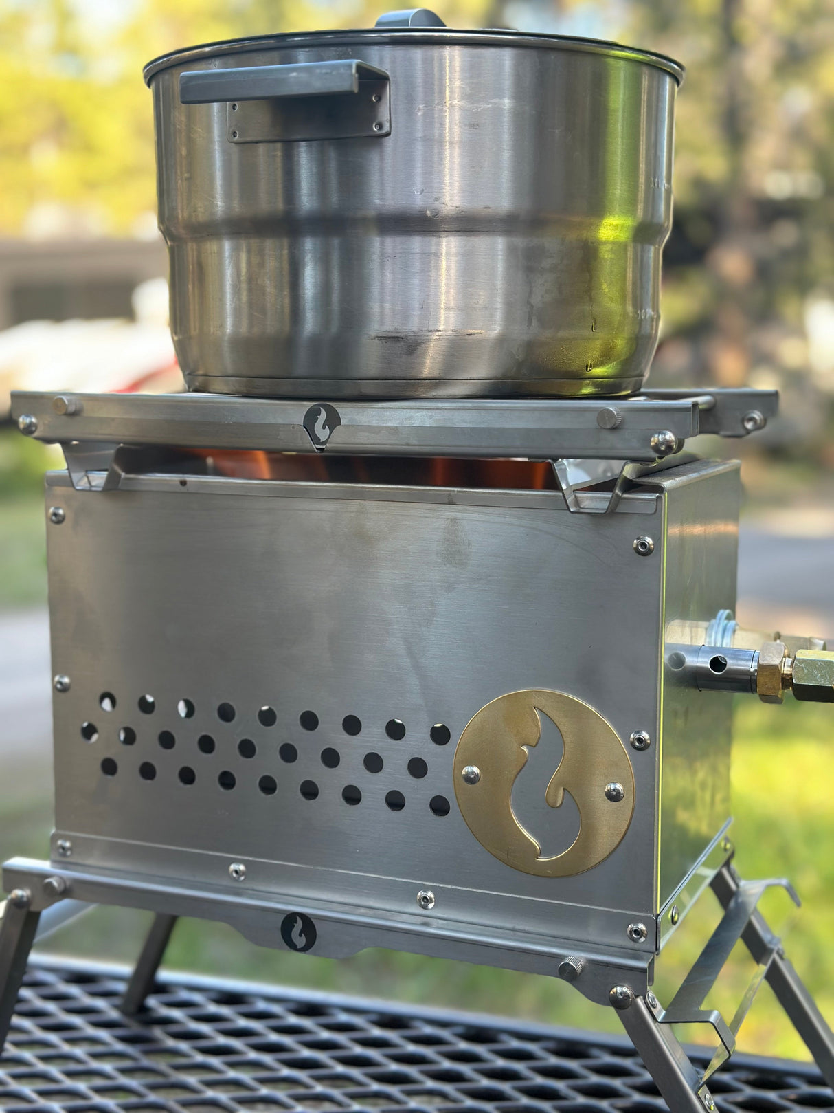 Over Under Grill Thingy: Stand and Grill In One