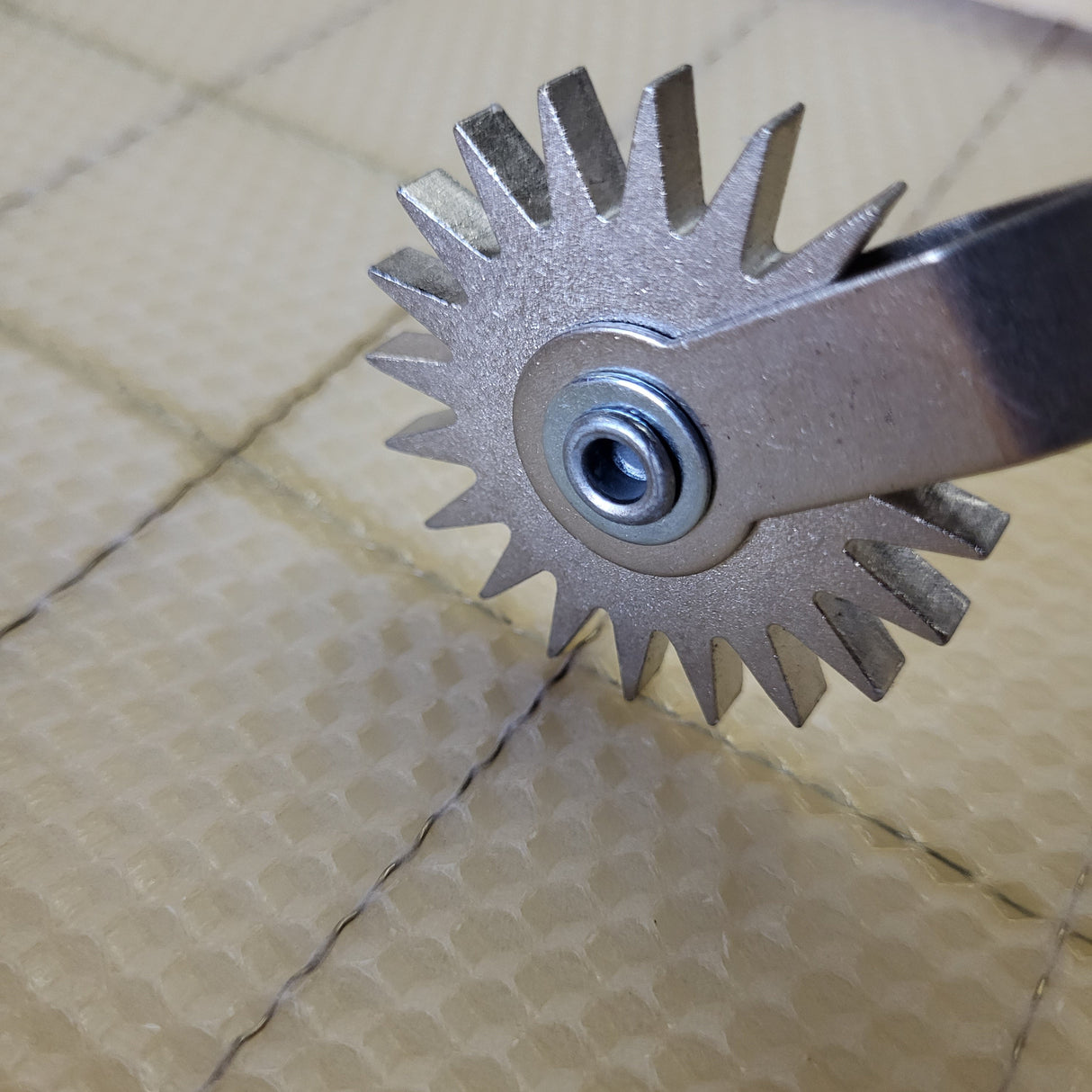 Wire Spur Embedder Wheel