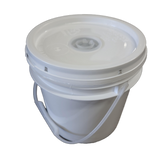 Bucket Feeder With Feeding Plugs