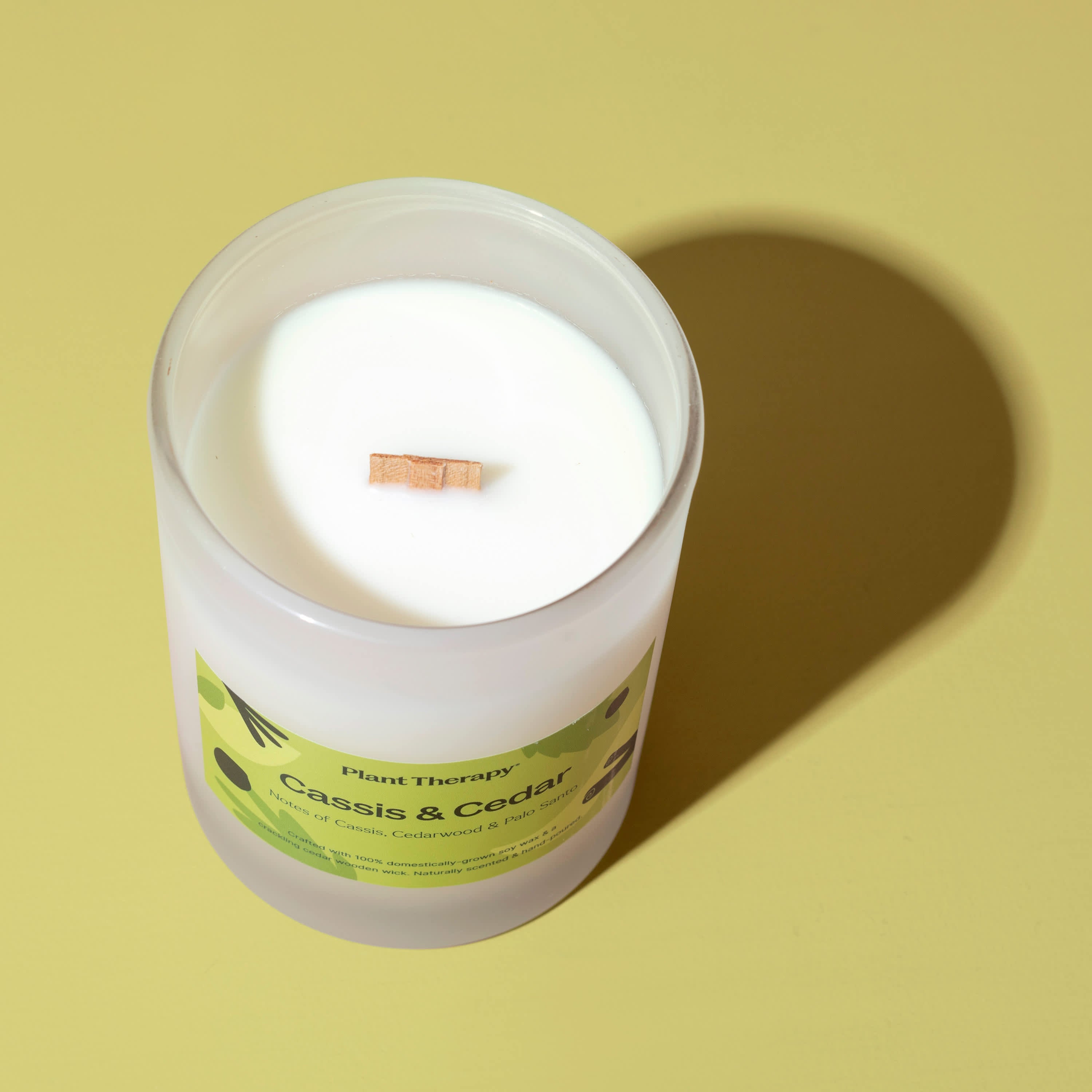 Cassis & Cedar Naturally Scented Candle - Thumbnail 5