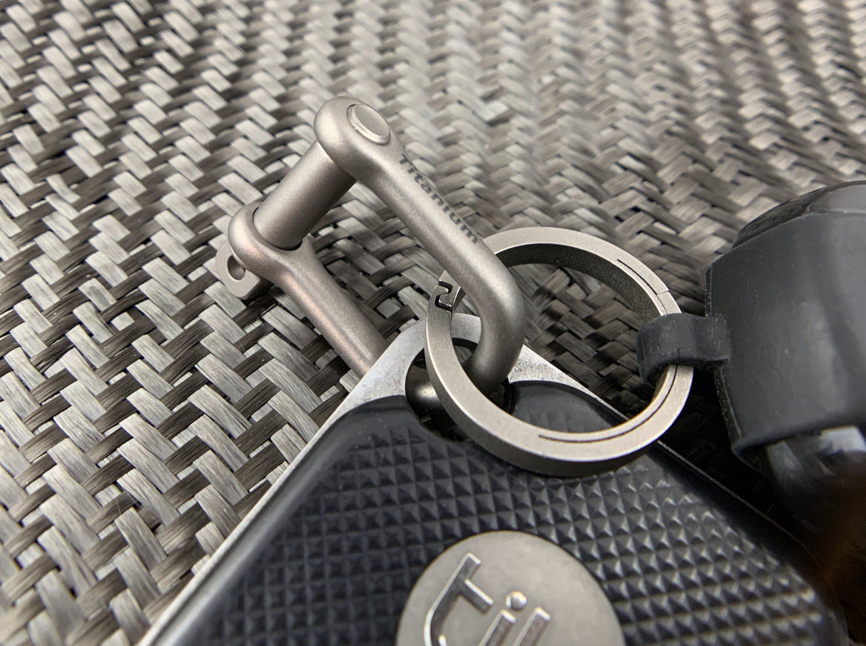 Titanium Gyve Rigging Shackle